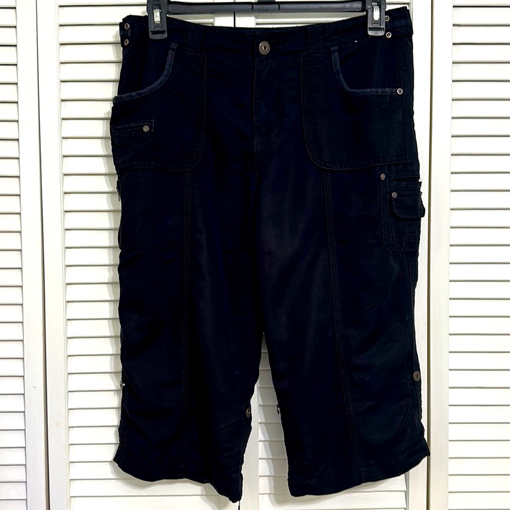 Khaki & Company Classic Black Zip & Cargo Pockets Adjustable Capri & Bermuda 10